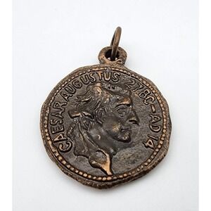 VINTAGE CEASAR AGUSTUS MARY RELIGIOUS‎ PENDANT